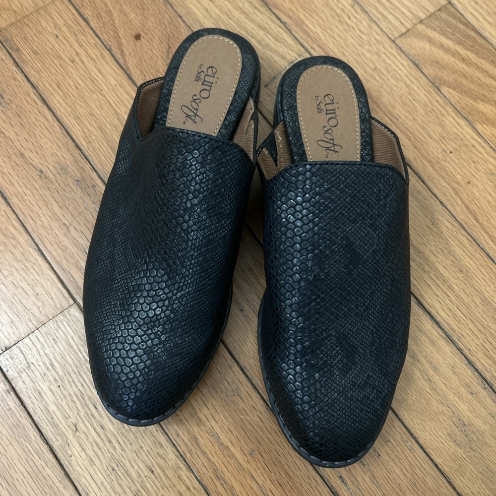 Euro Soft Black Snakeskin Mule Ladies Shoes 6.5M NEW Slip On Winona - Picture 3 of 6